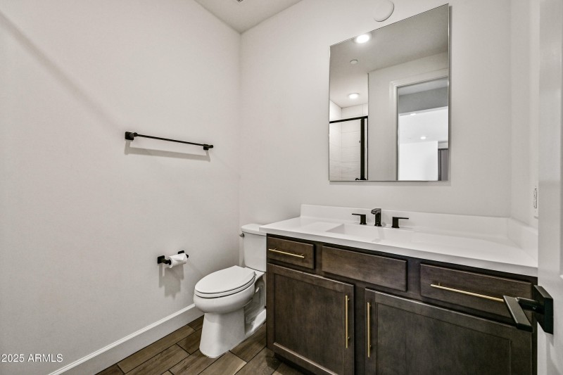 25-11300NCDD1061-ocupix