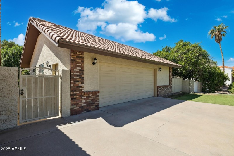 Detached Garage