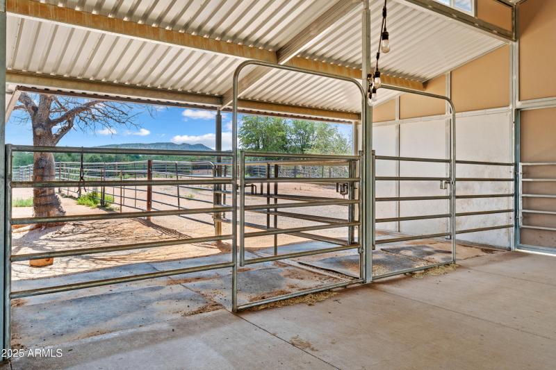 40-Barn Stables