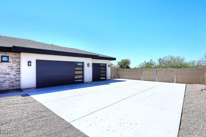 Side 3-Car Garage