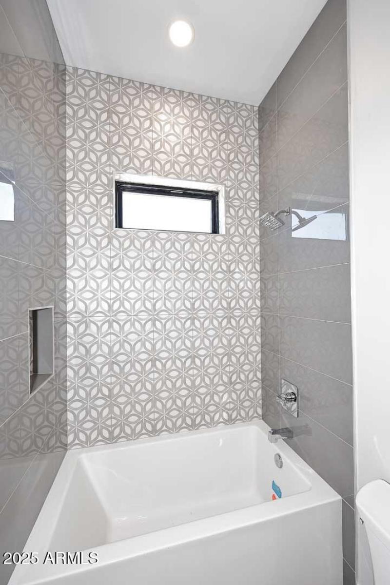 Hall Bath-Tub