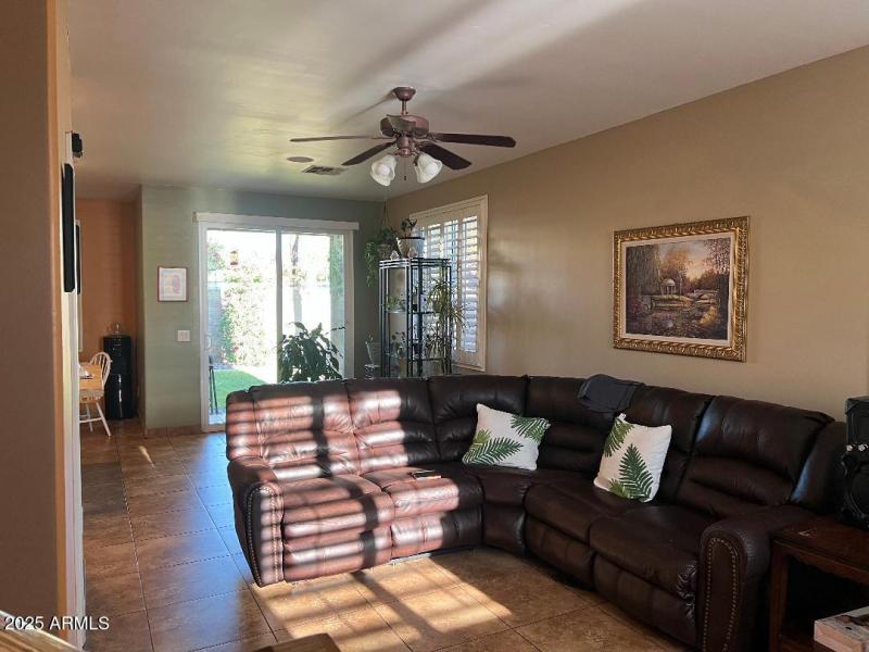 Living Room 5129 -2