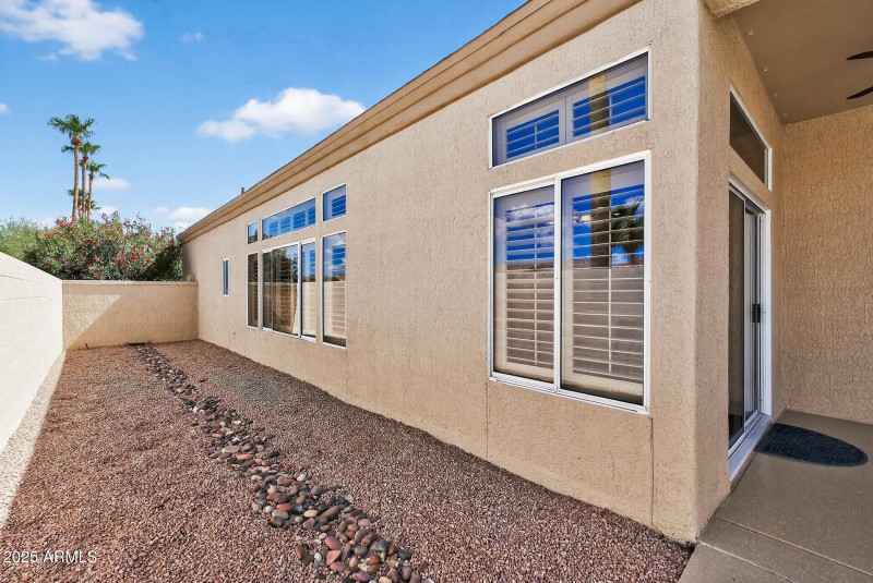 Private easy-care yard