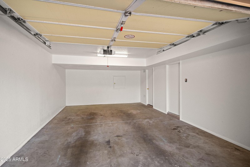 Garage + Utility Room