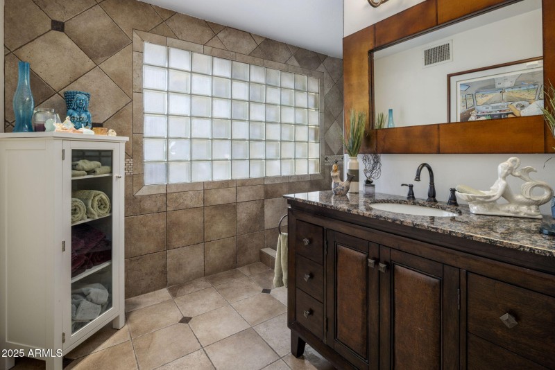 Ensuite bathoom