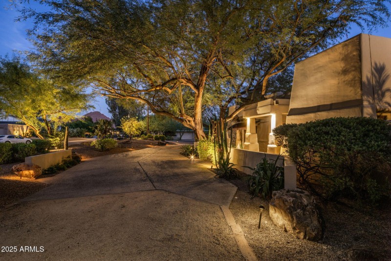 Circular driveway