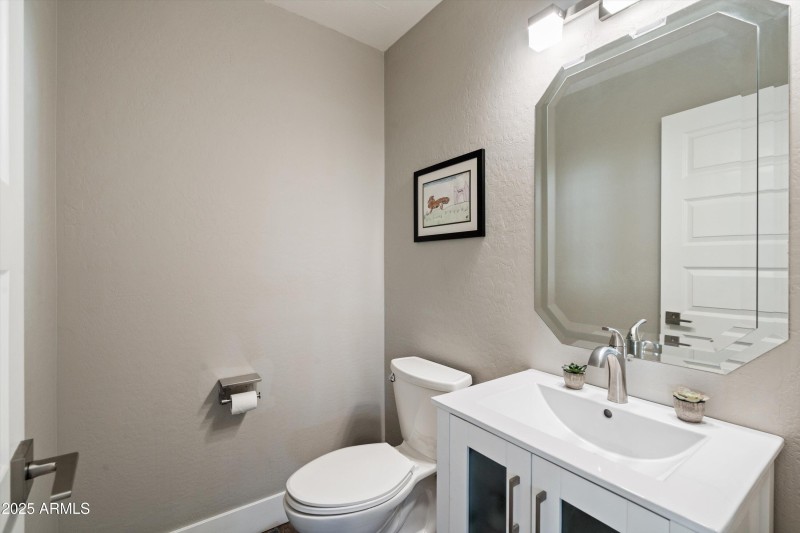 Guest 1/2 bath