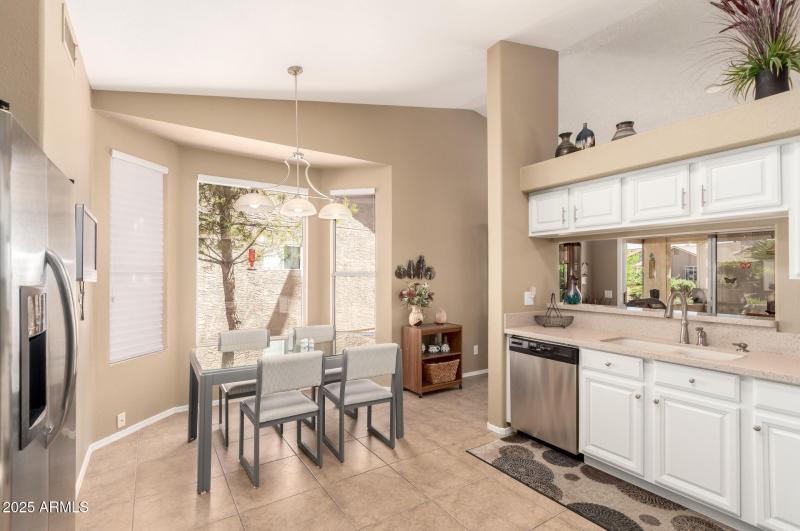Kitchen/breakfast nook