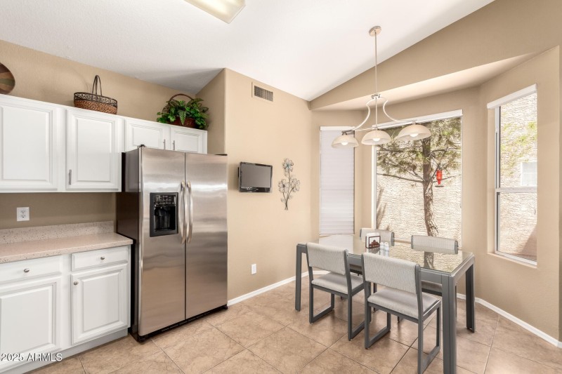Kitchen/breakfast nook