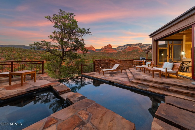 negative edge pool and hot tub