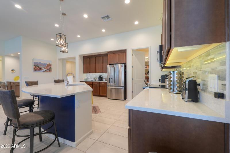 Under cabinet & pendant lights