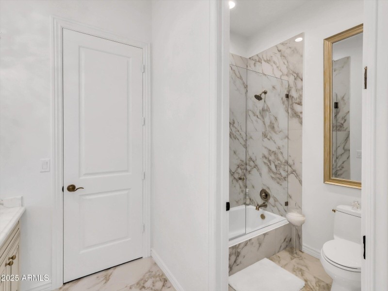 072-5016 E Lucia Drive-72