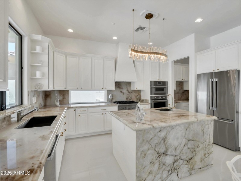 039-5016 E Lucia Drive-39