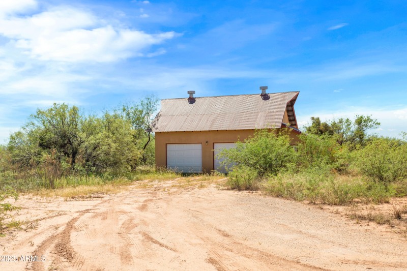 Garage/Workshop