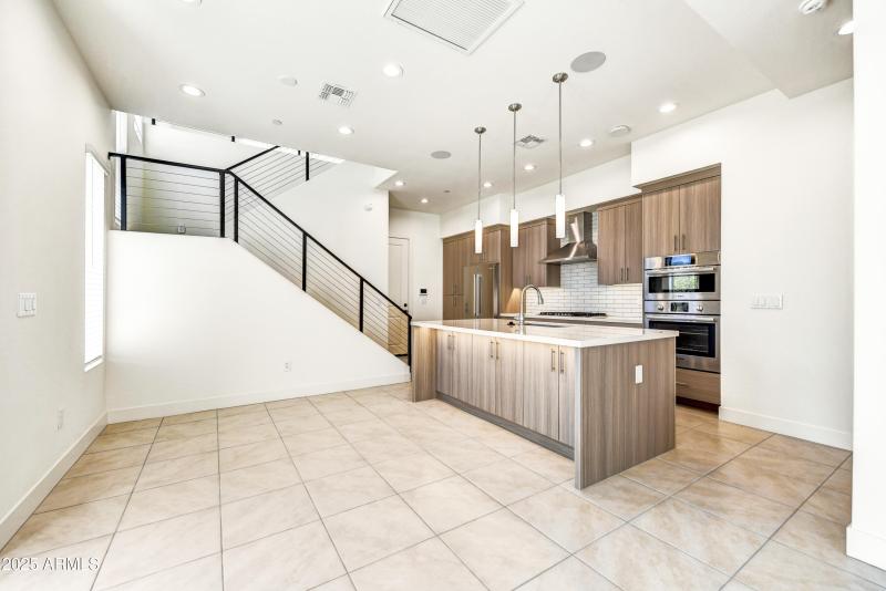 001_Kitchen