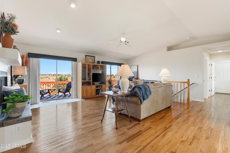 06-Living Room