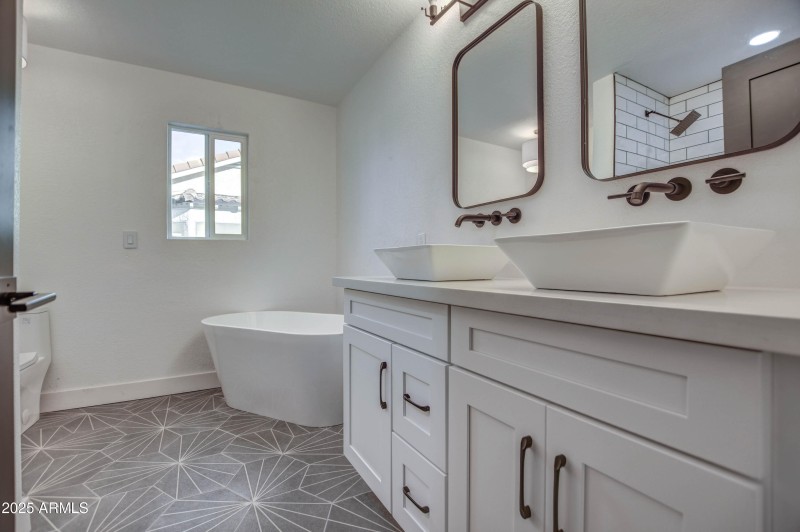 MASTER BATH 1