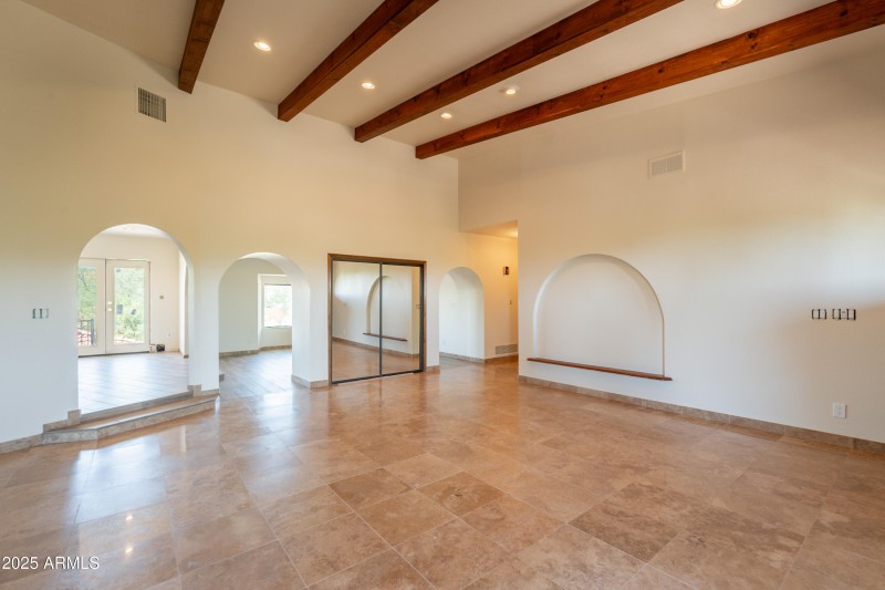 BEAUTIFUL GATHERING AREA!