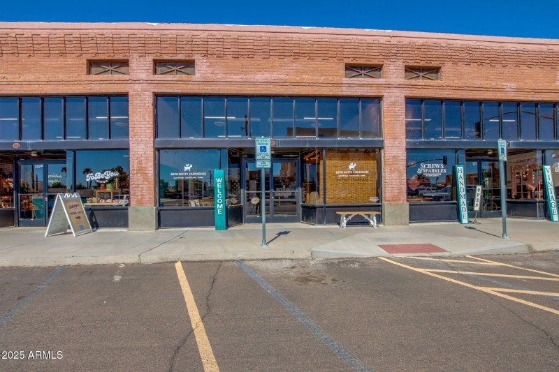 31-web-or-mls-Screws And Sparkles-3