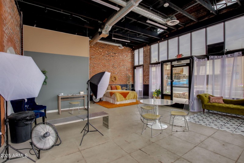 40-web-or-mls-Screws And Sparkles-12