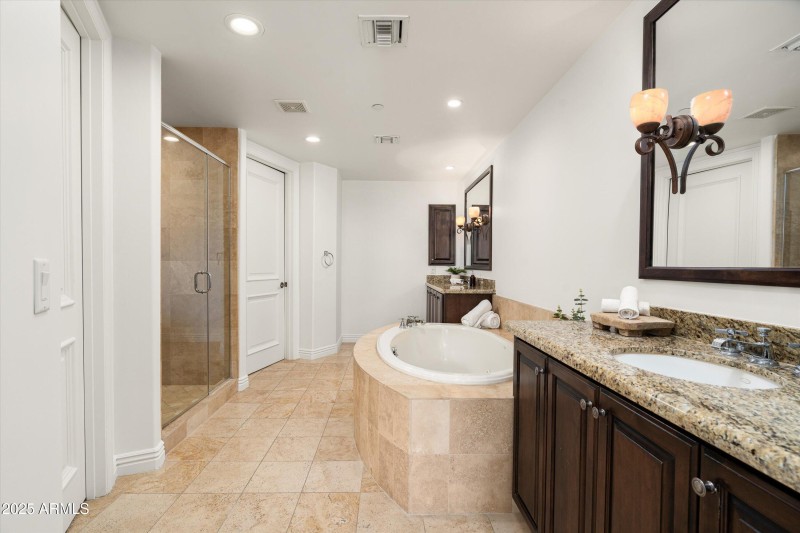 23-7175 E Camelback Rd #510 (23 of 42)