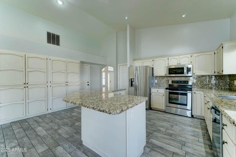 1119 e SouthShore Dr-5