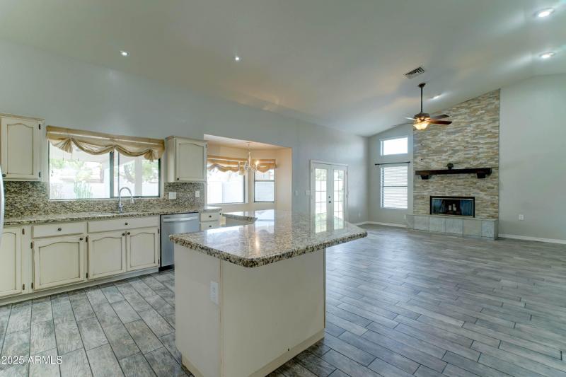 1119 e SouthShore Dr-6