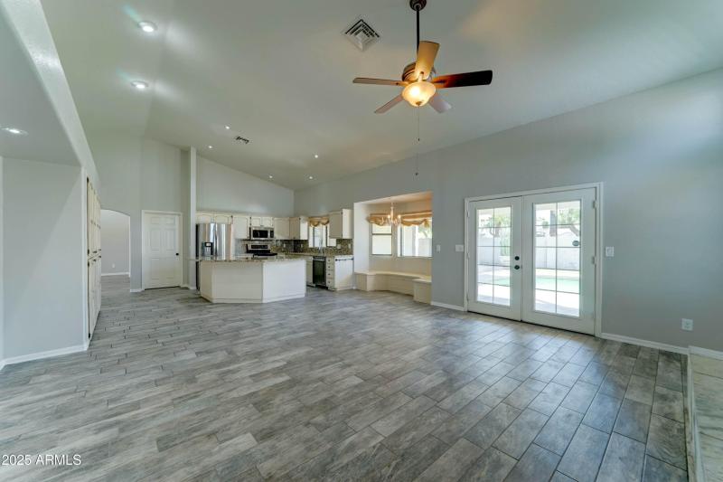 1119 e SouthShore Dr-15