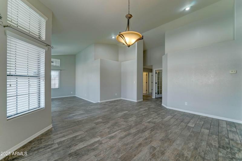 1119 e SouthShore Dr-19