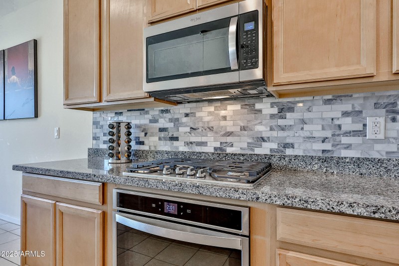 Gas stove / Microwave