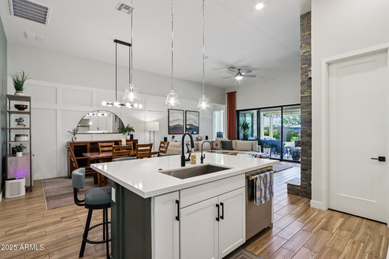 21-web-or-mls-W Marshall Ave-S1009-021