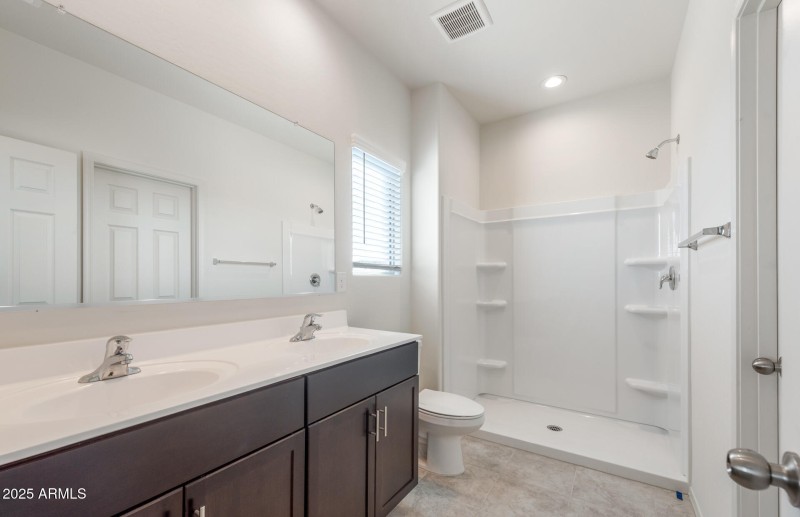 16 - Owner Bathroom