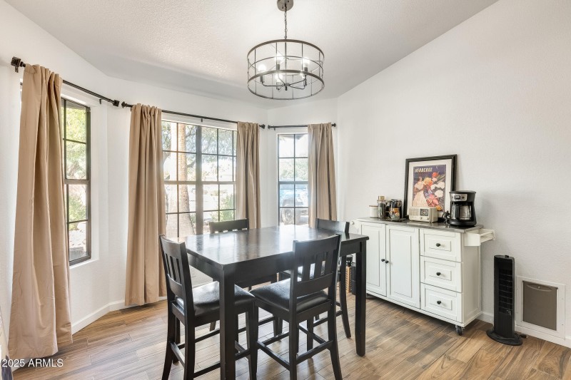 Eat-in Kitchen