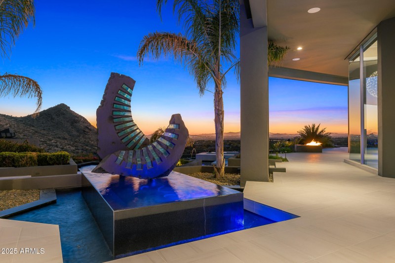 backyard custom sculpture_twilight