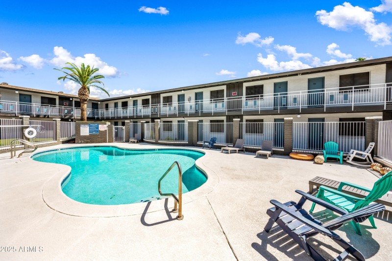 18-3025N32ndS-The Retro-ocupix-v2-9-9