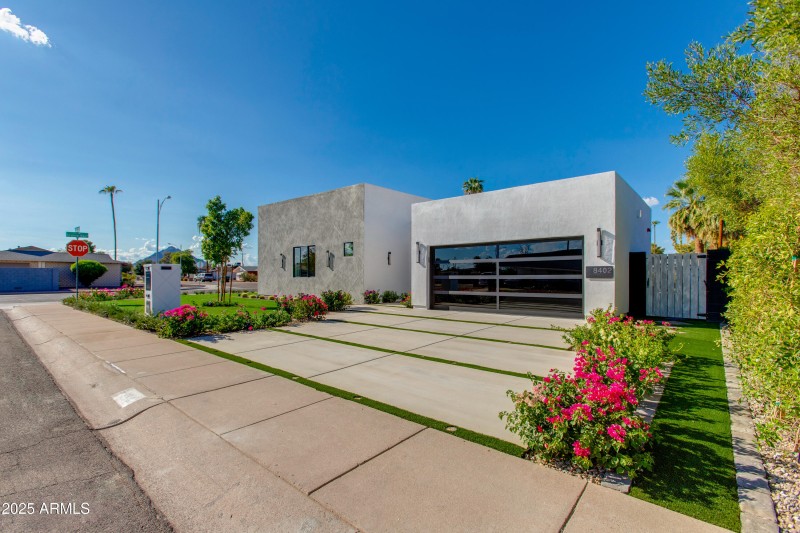 2 CAR GARAGE