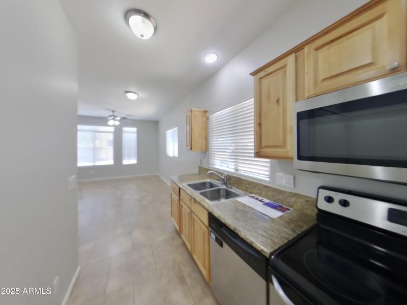 4_pc_Q142WYQ4q0_I4KqiheD3F_layout_0