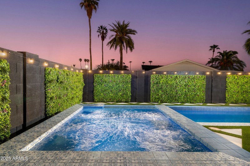 JACUZZI