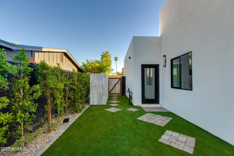 SIDE YARD