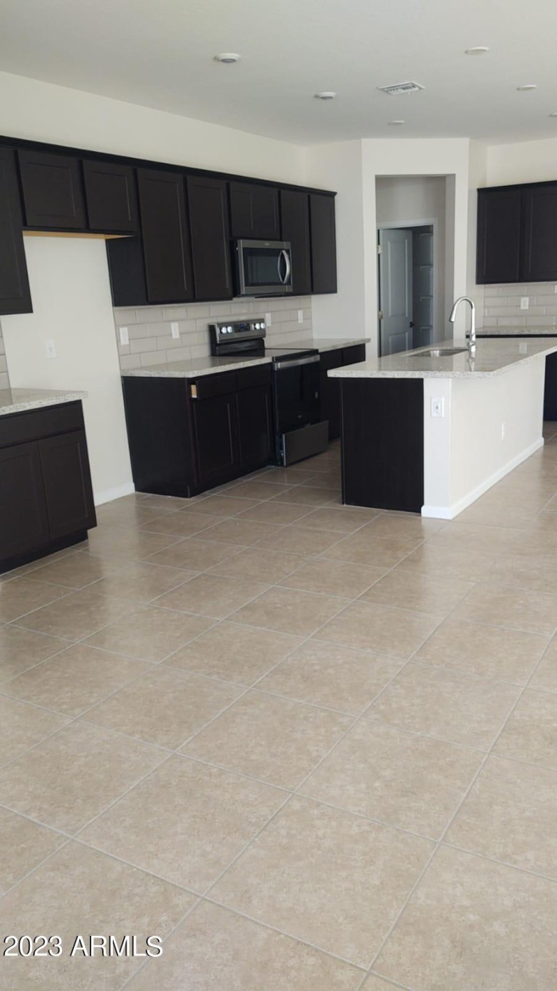 9b9071e8-7398-403d-ab53-4498cc3a4e09