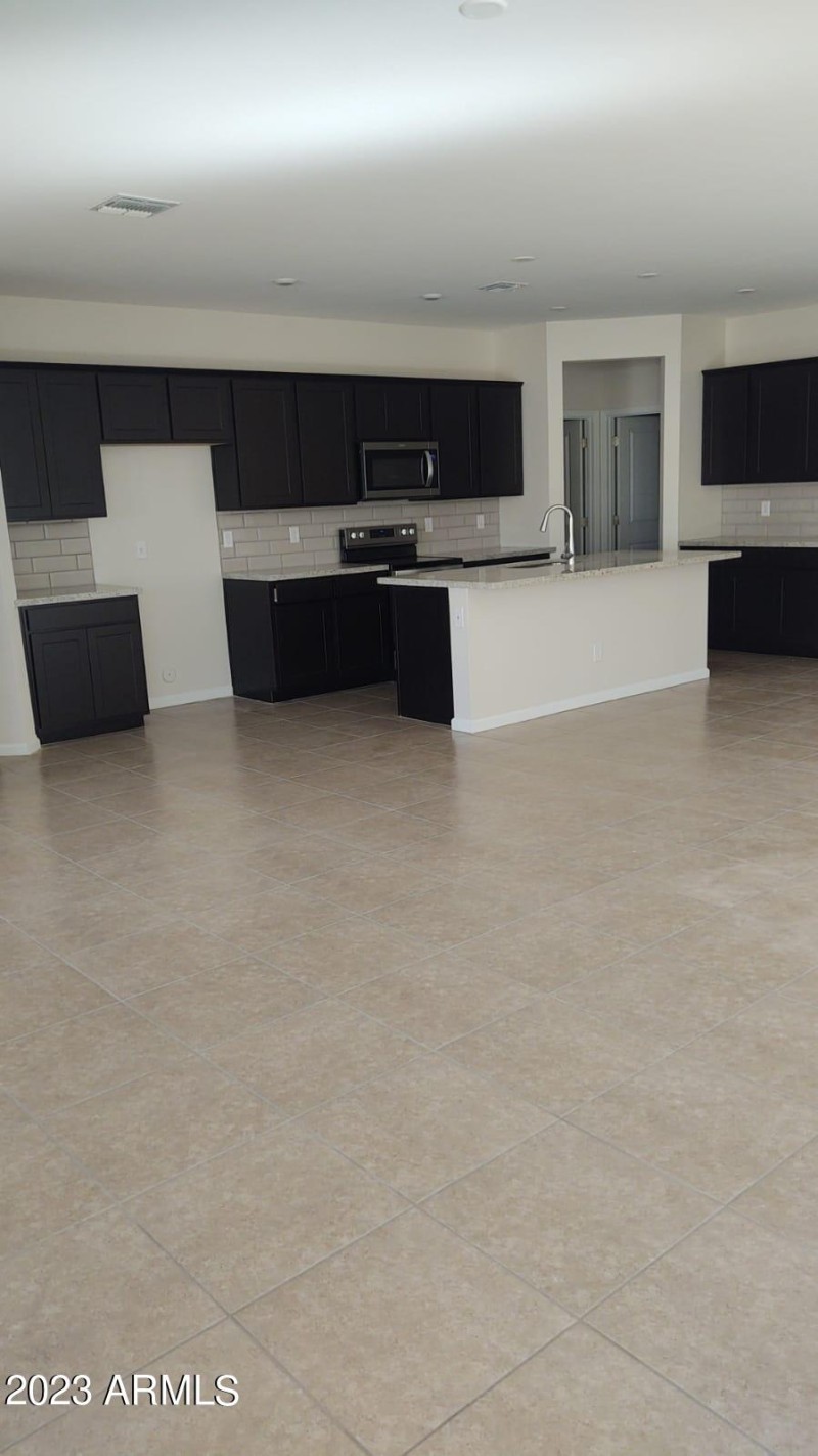 aed360a5-d1c3-4931-9692-404feec0b5fe