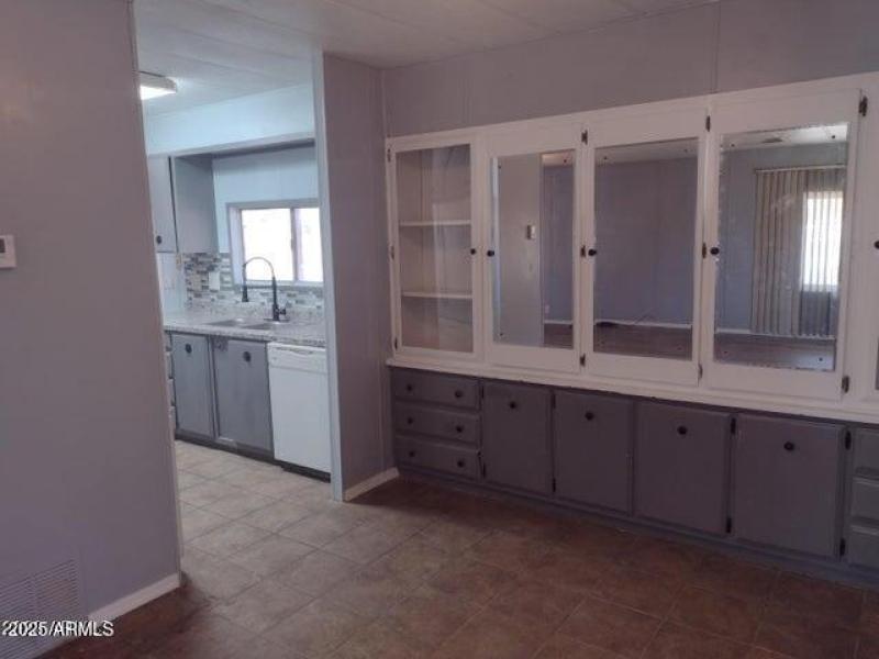 6702 Mary Jane-dining room