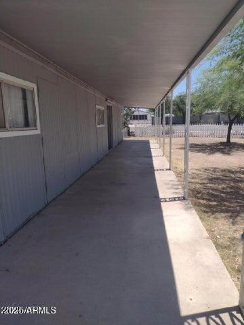 6702 Mary Jane-front porch