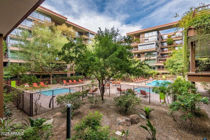 Camelview e - Outdoor Pool & Spa 3