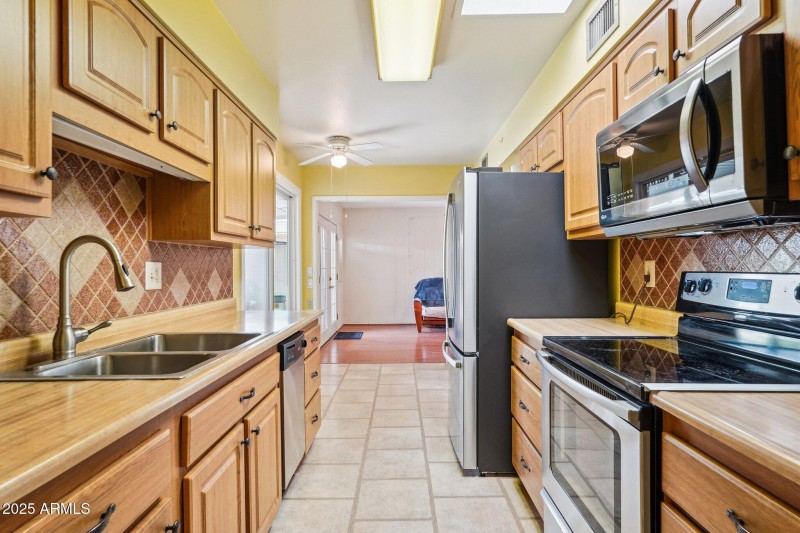 16-web-or-mls-W Copperstone Dr-05042025-
