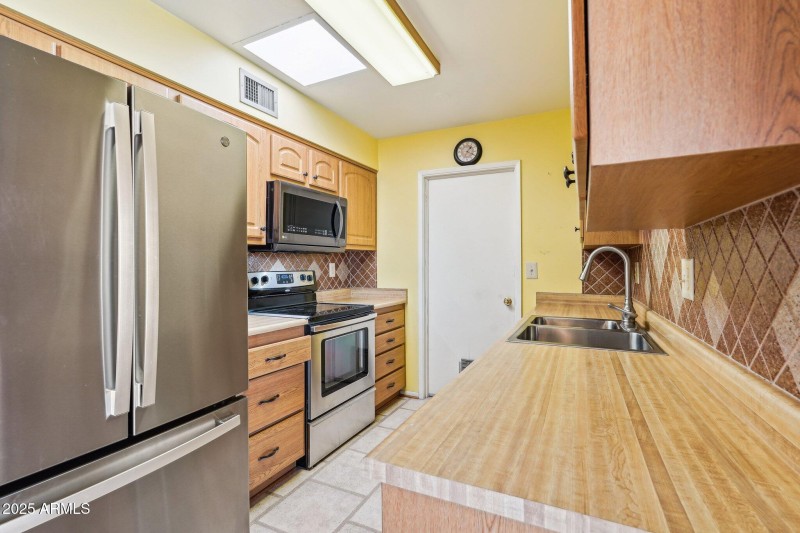 15-web-or-mls-W Copperstone Dr-05042025-