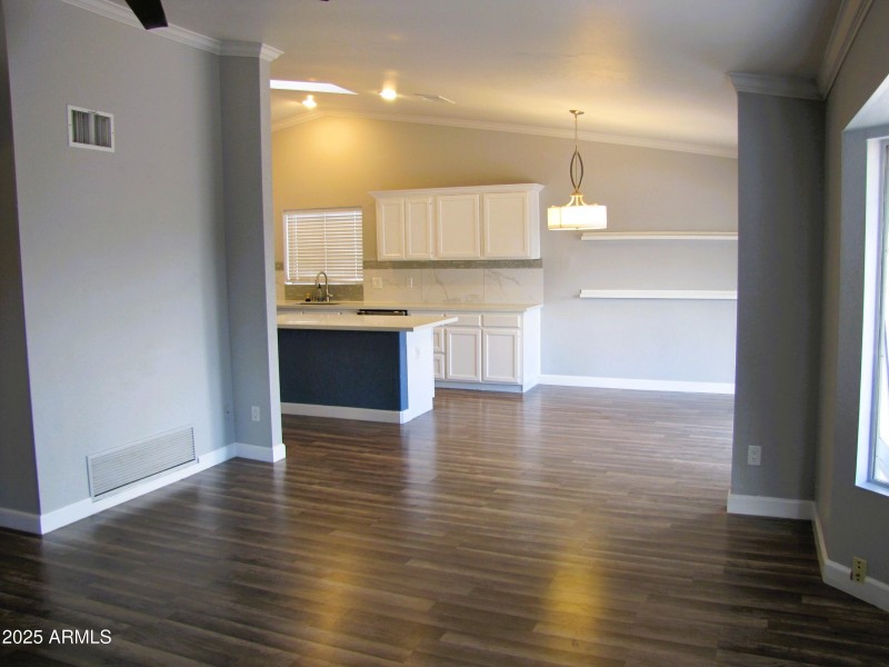 Great room (e)