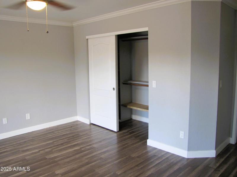 Primary bedroom (b)