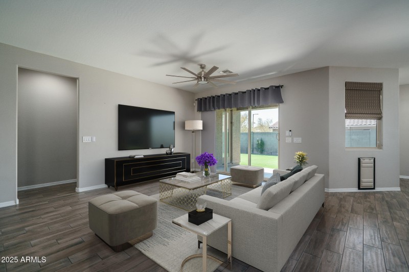 7VS) GREAT ROOM