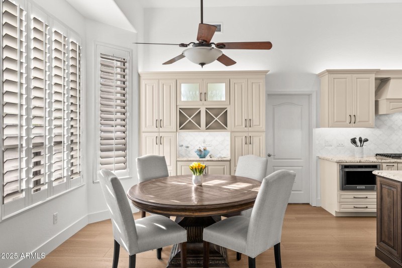 Eat-in kitchen